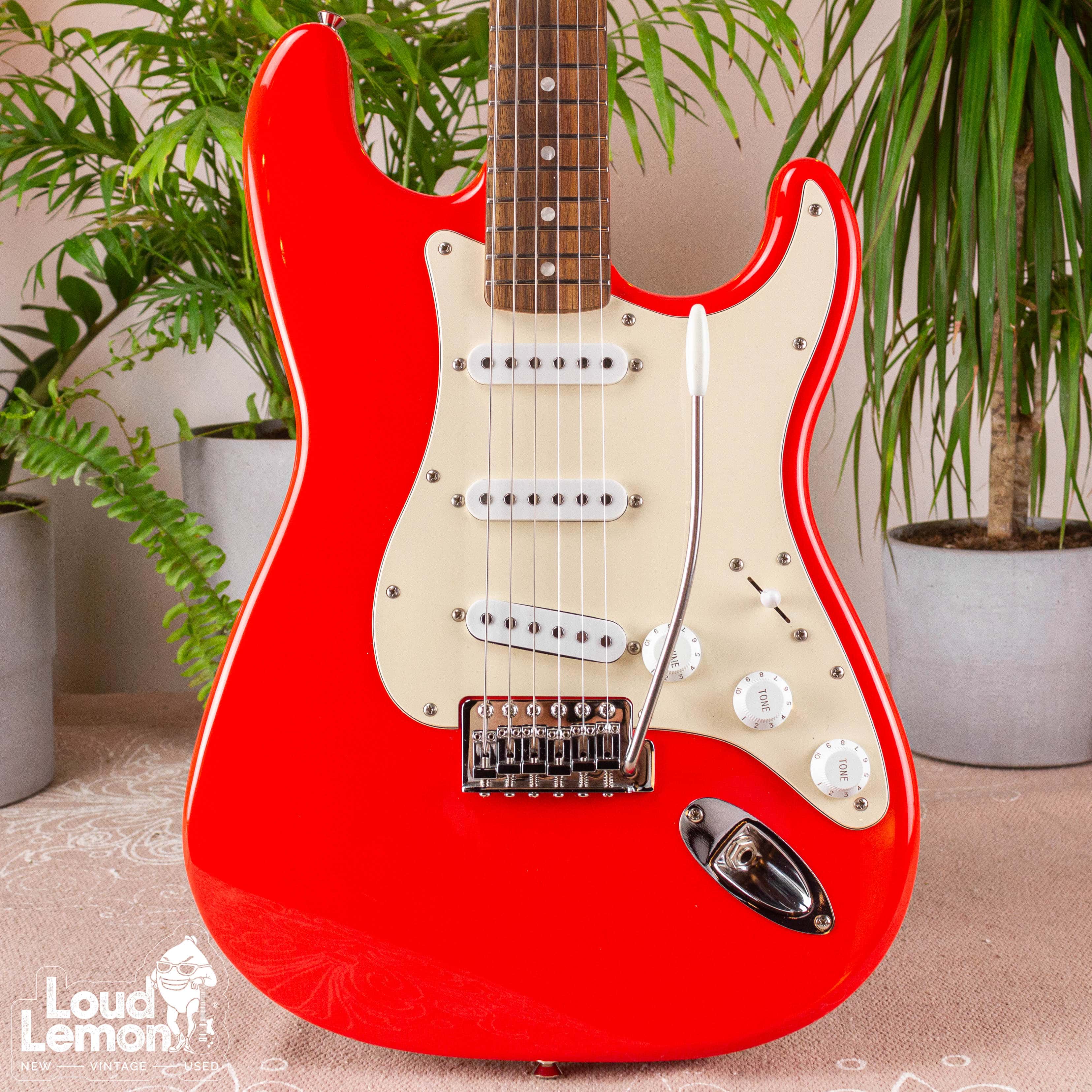 Squire deals strat red